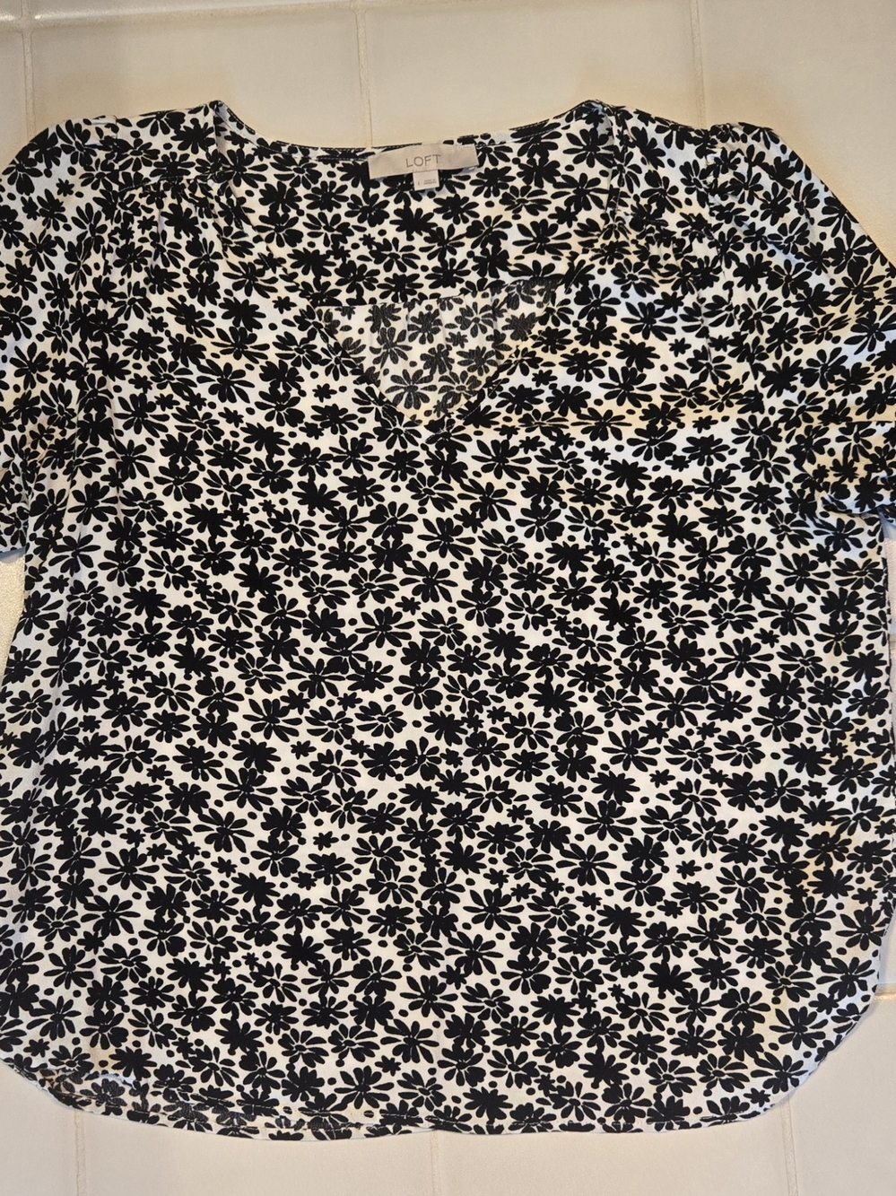 LOFT Women's Black and White Floral V-Neck Blouse